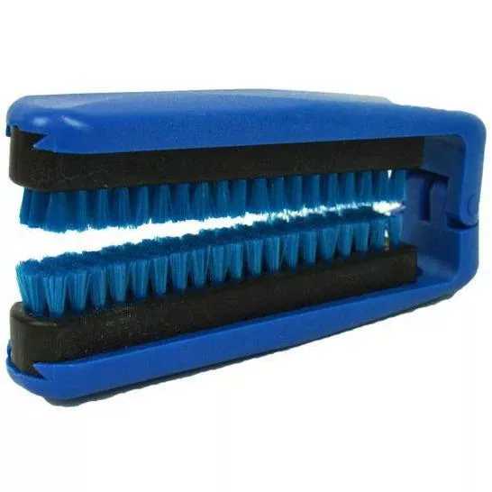 BLUGATOR SEAT BELT BRUSH
